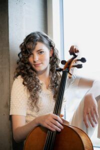 Victoria Holm - violoncelliste - cello player